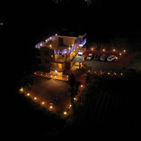 Hotel Magic Mountain,Mahābaleshwar Екстериор снимка